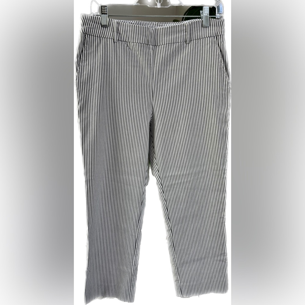 Hilary Radley Costco Cropped Pants Grey/White Stripe - Pull On Stretch Pants - M